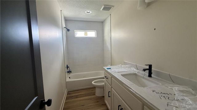 701 SE 21st Street, Oak Grove, MO 64075