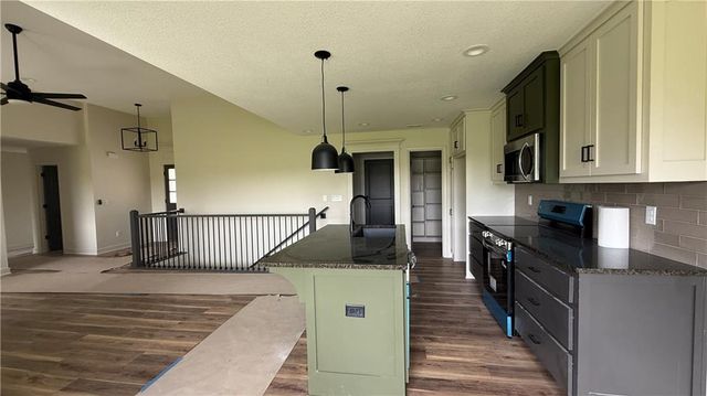 701 SE 21st Street, Oak Grove, MO 64075
