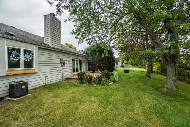 W179N9765 Riversbend CIRCLE W, Germantown, WI 53022