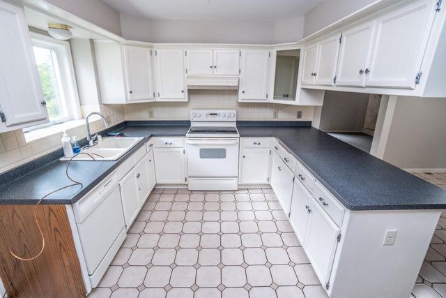 W179N9765 Riversbend CIRCLE W, Germantown, WI 53022