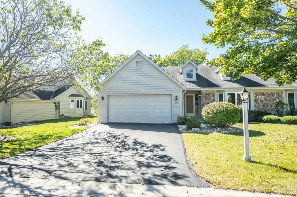 W179N9765 Riversbend CIRCLE W, Germantown, WI 53022
