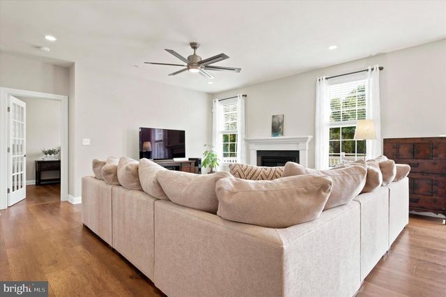 1 BENNETT LN, Newtown, PA 18940