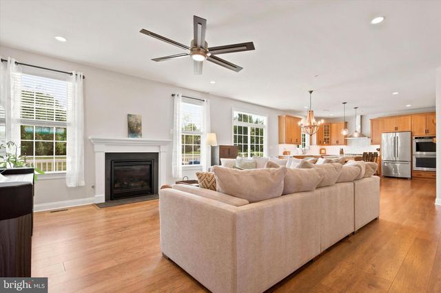1 BENNETT LN, Newtown, PA 18940