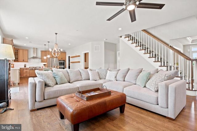 1 BENNETT LN, Newtown, PA 18940