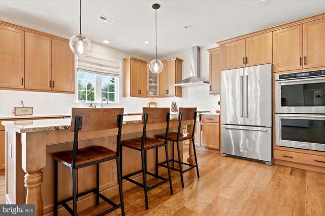 1 BENNETT LN, Newtown, PA 18940