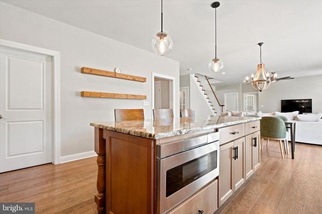 1 BENNETT LN, Newtown, PA 18940