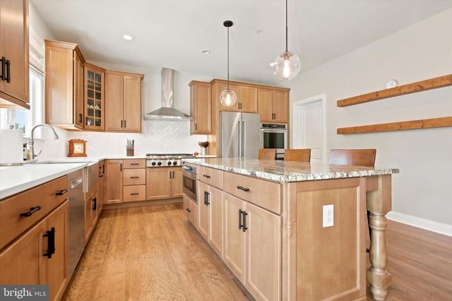 1 BENNETT LN, Newtown, PA 18940