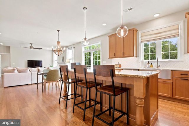 1 BENNETT LN, Newtown, PA 18940