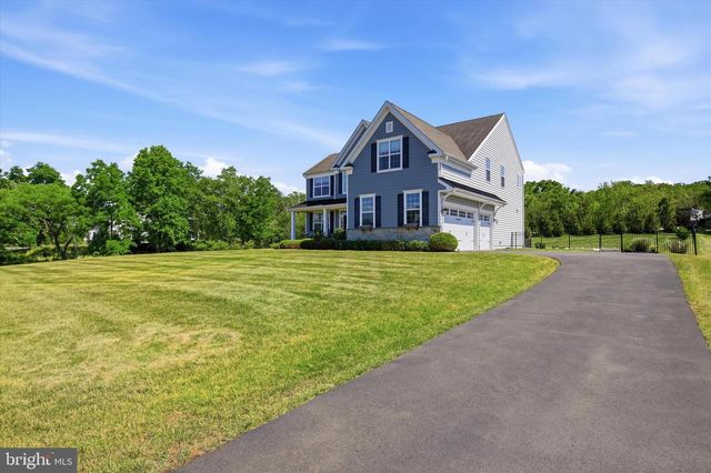 1 BENNETT LN, Newtown, PA 18940