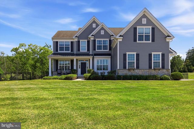 1 BENNETT LN, Newtown, PA 18940