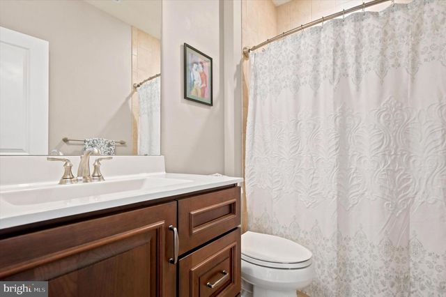 1 BENNETT LN, Newtown, PA 18940