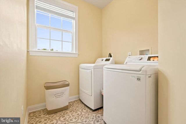 1 BENNETT LN, Newtown, PA 18940