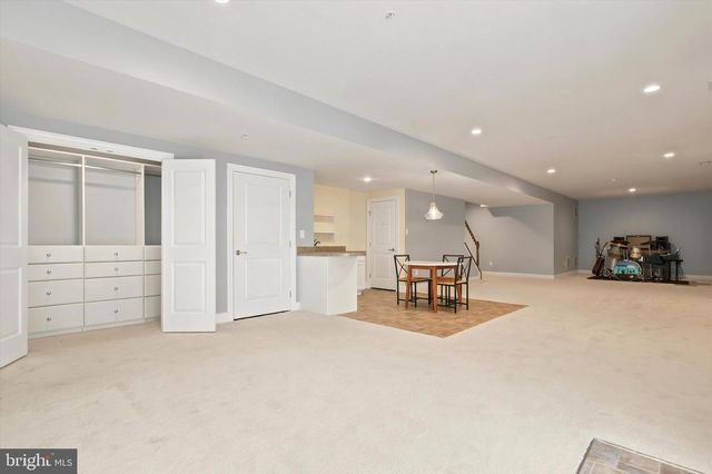 1 BENNETT LN, Newtown, PA 18940