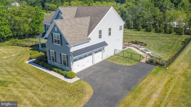 1 BENNETT LN, Newtown, PA 18940