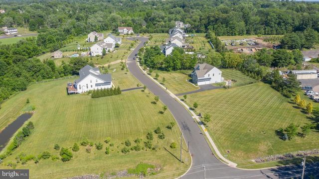 1 BENNETT LN, Newtown, PA 18940