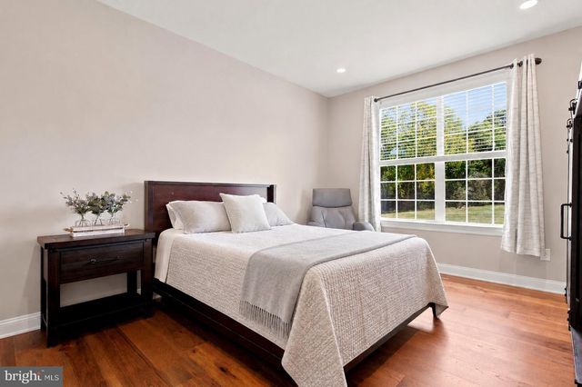 1 BENNETT LN, Newtown, PA 18940