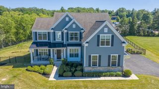 1 BENNETT LN, Newtown, PA 18940