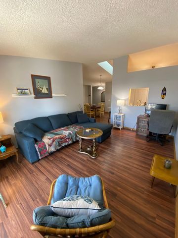 1060 Pond View Court, Vadnais Heights, MN 55127