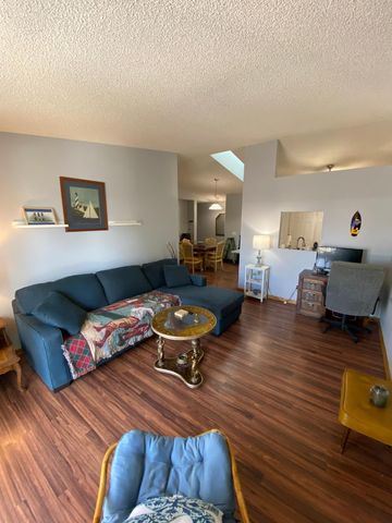 1060 Pond View Court, Vadnais Heights, MN 55127