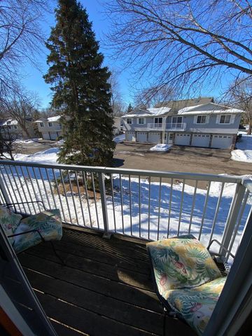 1060 Pond View Court, Vadnais Heights, MN 55127