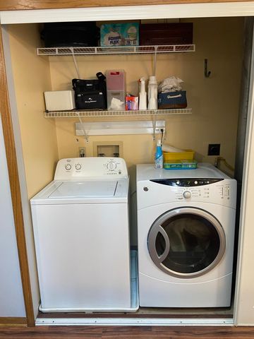 1060 Pond View Court, Vadnais Heights, MN 55127