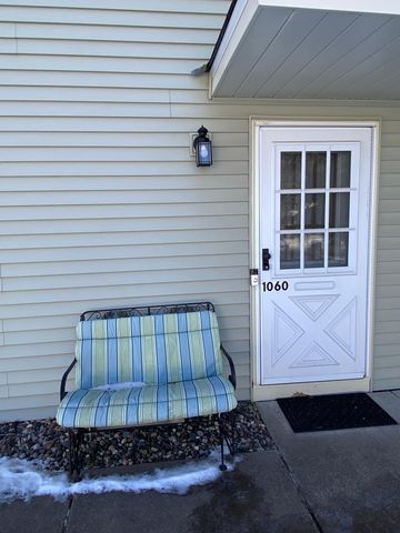 1060 Pond View Court, Vadnais Heights, MN 55127