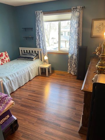 1060 Pond View Court, Vadnais Heights, MN 55127