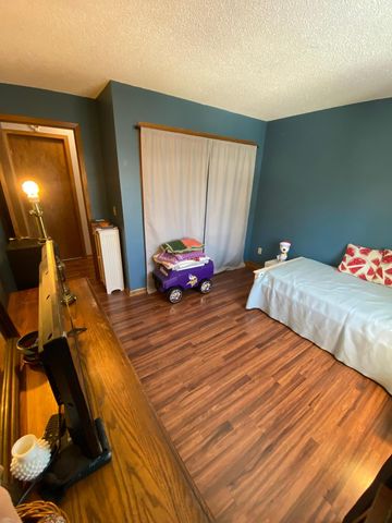 1060 Pond View Court, Vadnais Heights, MN 55127