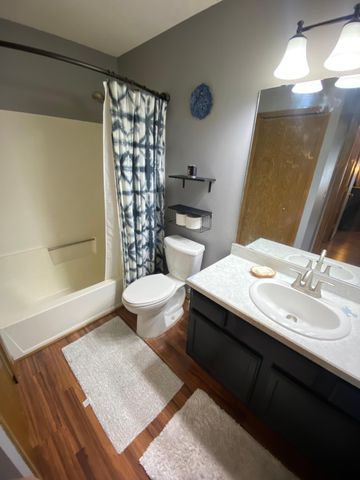 1060 Pond View Court, Vadnais Heights, MN 55127