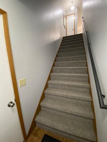 1060 Pond View Court, Vadnais Heights, MN 55127