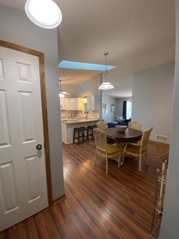 1060 Pond View Court, Vadnais Heights, MN 55127