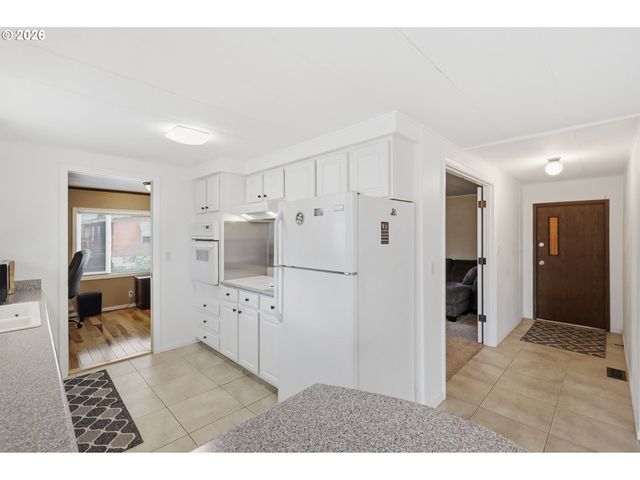 1800 LAKEWOOD Ct 134, Eugene, OR 97402