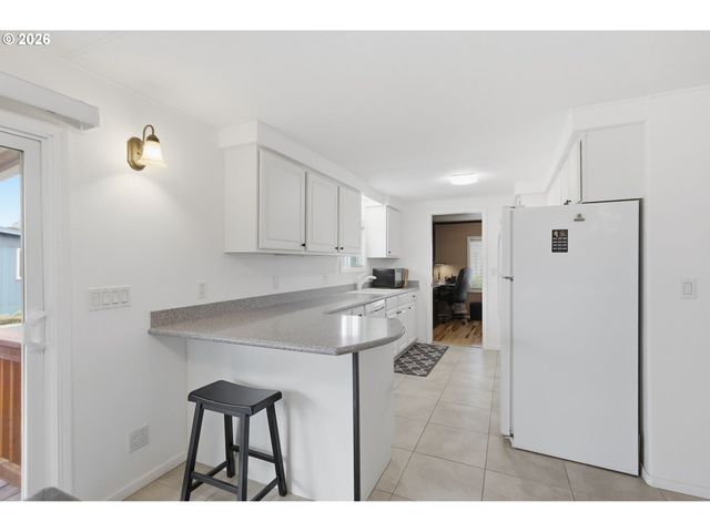 1800 LAKEWOOD Ct 134, Eugene, OR 97402