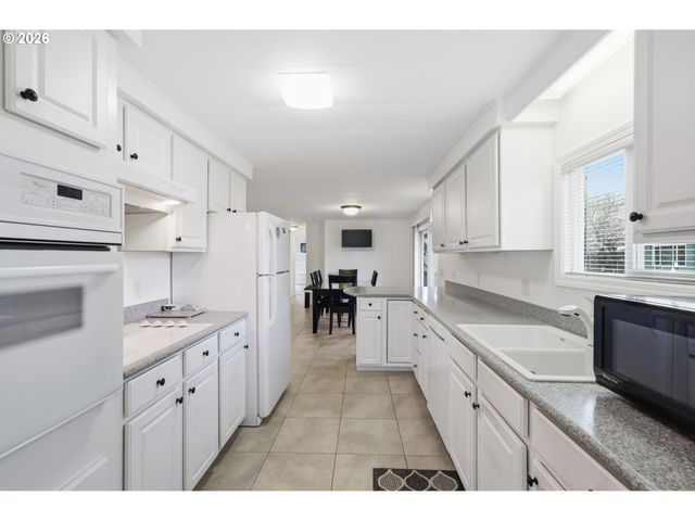 1800 LAKEWOOD Ct 134, Eugene, OR 97402