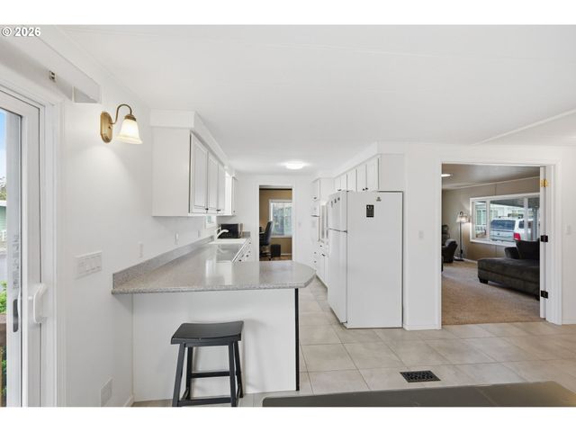 1800 LAKEWOOD Ct 134, Eugene, OR 97402