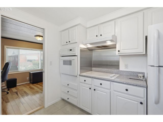 1800 LAKEWOOD Ct 134, Eugene, OR 97402