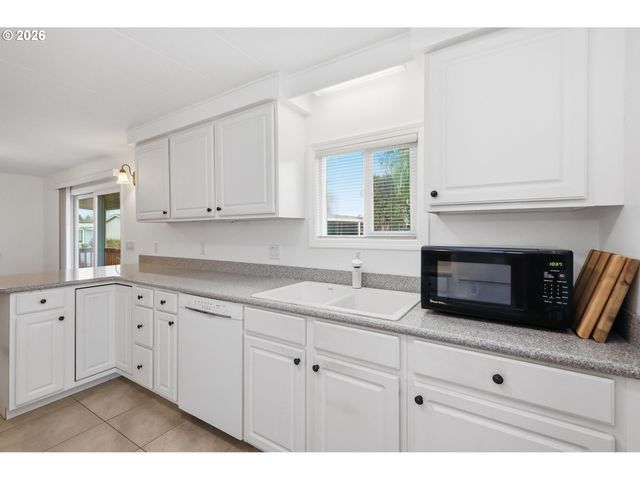 1800 LAKEWOOD Ct 134, Eugene, OR 97402