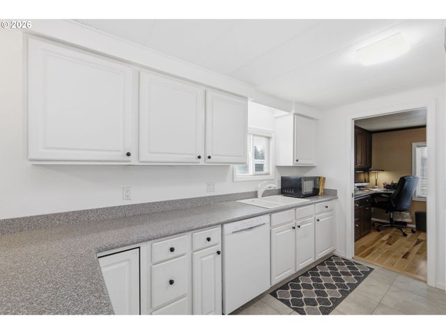 1800 LAKEWOOD Ct 134, Eugene, OR 97402