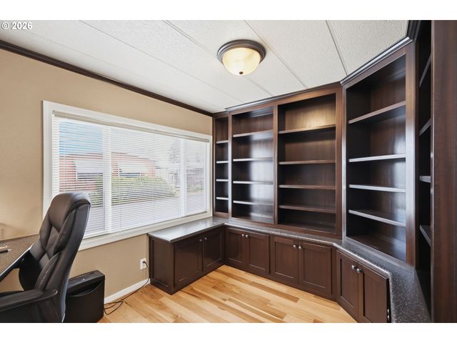 1800 LAKEWOOD Ct 134, Eugene, OR 97402