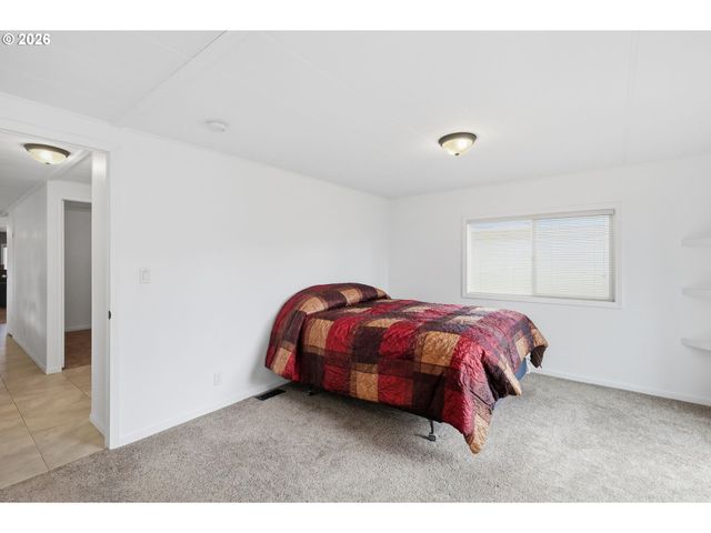 1800 LAKEWOOD Ct 134, Eugene, OR 97402