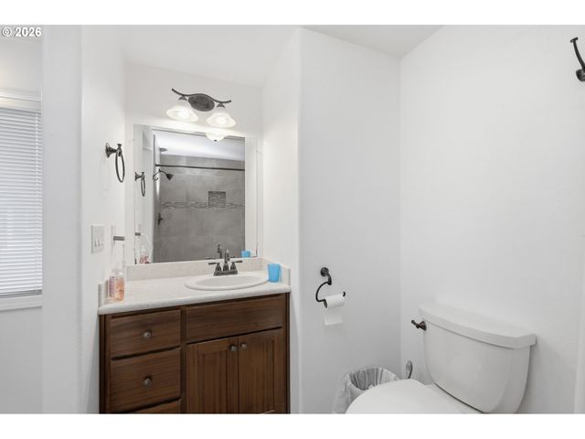 1800 LAKEWOOD Ct 134, Eugene, OR 97402