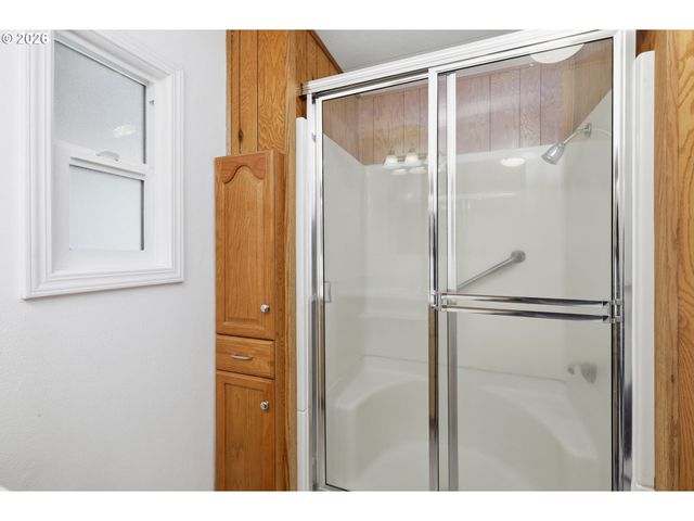 1800 LAKEWOOD Ct 134, Eugene, OR 97402