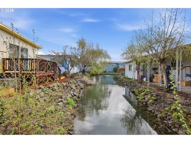 1800 LAKEWOOD Ct 134, Eugene, OR 97402