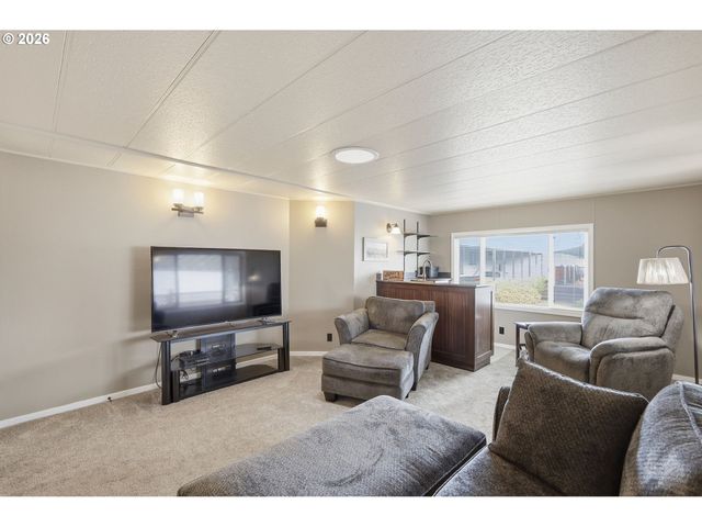 1800 LAKEWOOD Ct 134, Eugene, OR 97402