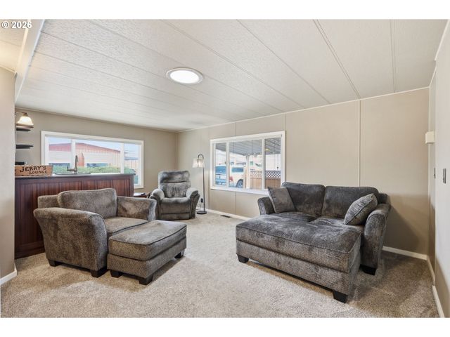 1800 LAKEWOOD Ct 134, Eugene, OR 97402