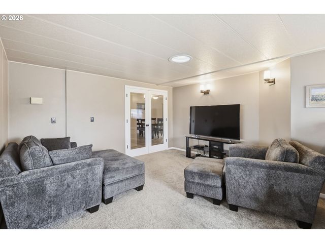 1800 LAKEWOOD Ct 134, Eugene, OR 97402