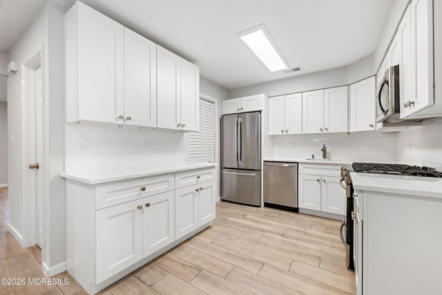 15 Twain Court, Freehold, NJ 07728