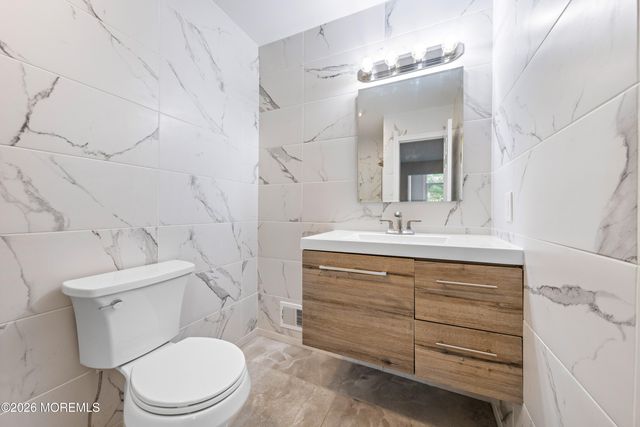 15 Twain Court, Freehold, NJ 07728