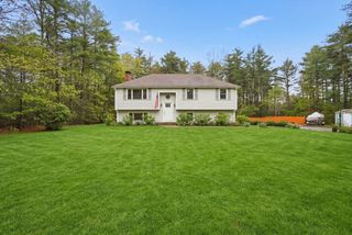 14 Treetop Ln, Duxbury, MA 02332
