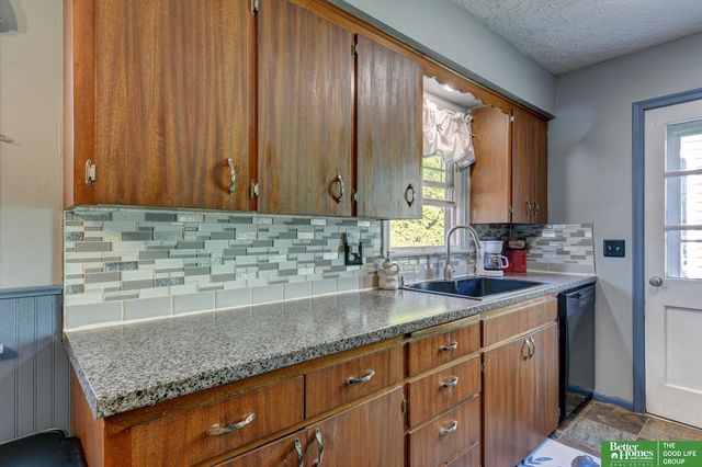 8812 Valley View Drive, La Vista, NE 68128